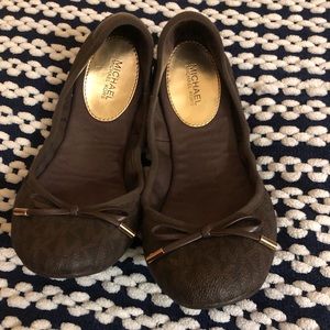 Brown MK flats size 38/7.5. Worn a few times but still in great condition.